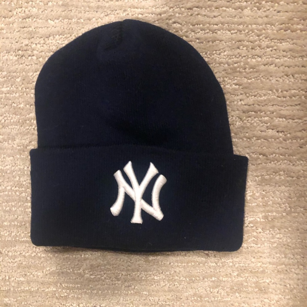 New York Yankees knit hat
